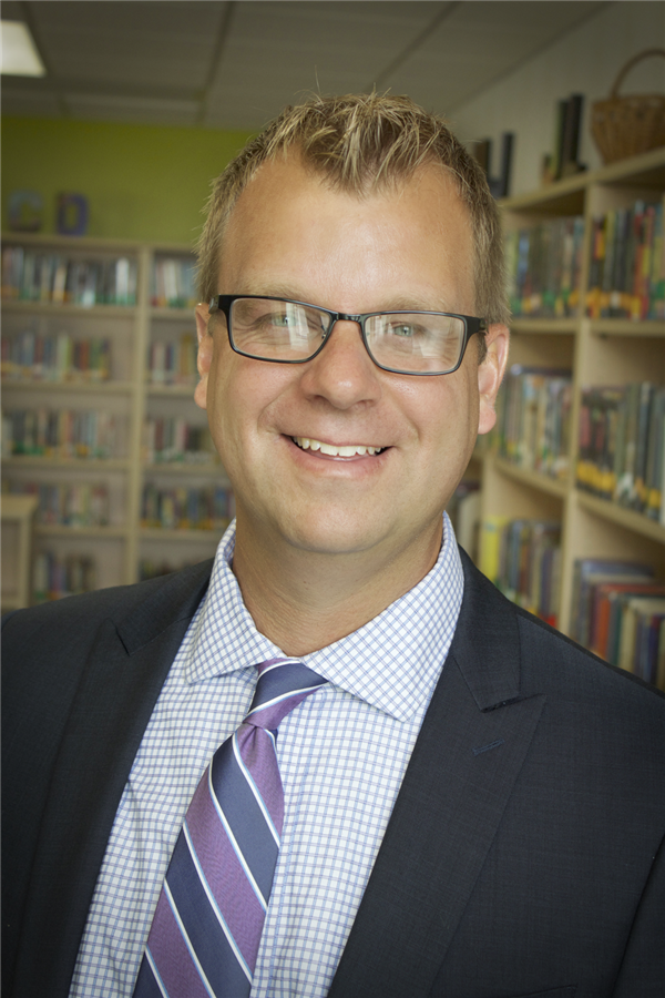  Matt Helgerson
